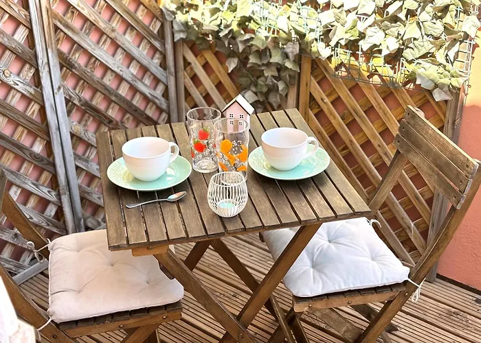 Studio terrasse Sanary centre ville rue piétonne